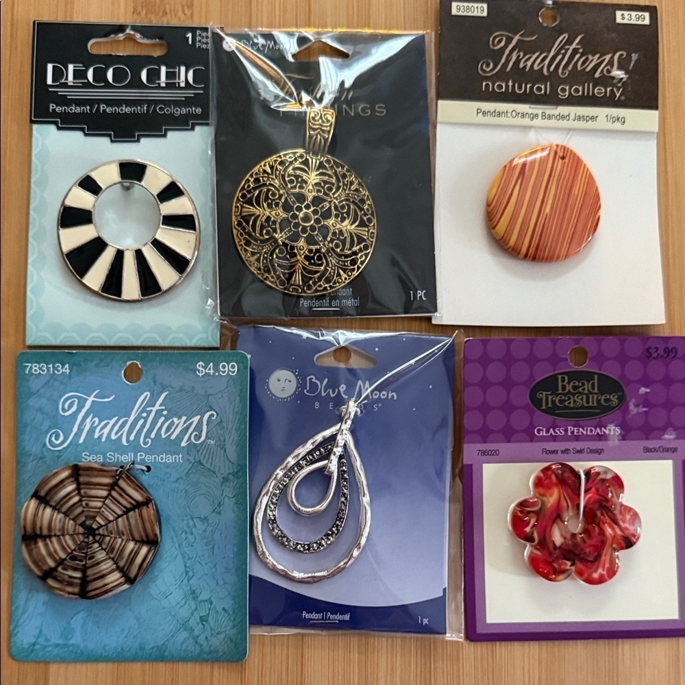 NWT Lot of Assorted Pendants Jewelry Crafting